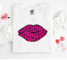 Load image into Gallery viewer, Leopard Lip Chenille Crewneck