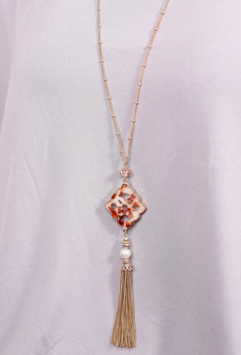 Resin Design Necklace With Pearl And Chain Tassel Pendant