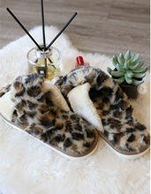 Load image into Gallery viewer, Faux Fur Leo Slippers