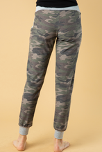 Load image into Gallery viewer, Camo Joggers