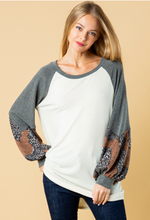 Load image into Gallery viewer, Animal Print Puff Sleeve Top