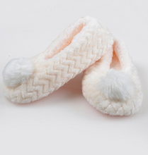 Load image into Gallery viewer, Pom Pom Slipper